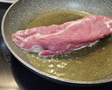 Foto del paso 1 de la receta: Solomillo en salsa con champiñones, puré de patata y compota de pera
