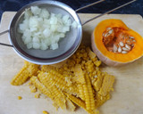Foto del paso 2 de la receta: Sopa crema de choclos, zanahorias y calabaza