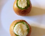 Foto del paso 4 de la receta: Kiwis rellenos con quesos, en salsa de kiwis
