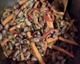 Foto del paso 2 de la receta: Pasta con aduki y verduras salteadas :)