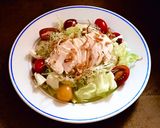 Hình bước làm 3 của món Salad Ức Gà Luộc & Mầm Cỏ Linh Lăng (Eat Clean)