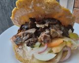 Foto del paso 6 de la receta: Arepa🫓de maíz🌽pelado rellena de carne asada🥩y ensalada🥙🧆