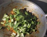 Gambar langkah 4 resipi Udon Goreng Kicap.