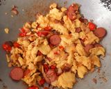 Foto langkah ke 5 dari resep Indomie masak mi tek tek nyemek.