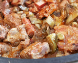 Foto del paso 10 de la receta: Cazuela de costillas, panceta y butifarra con alcachofas