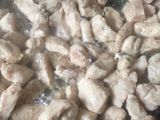 Pollo en crema de champiñones y arroz con espinaca