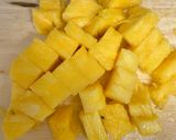 Foto del paso 3 de la receta: Ensalada de canónigos con piña y pollo