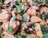 Foto del paso 4 de la receta: Spaghetti con mucho perejil y champiñones de lata 🍝 🌱🍄