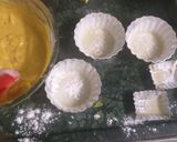 A picture of step 2 of Mango cup cakes.