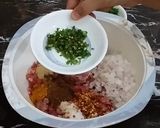 A picture of step 3 of Kachay Qeemay ke kebab.