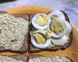 Foto del paso 4 de la receta: Cuarentena = “hacer huevo”(Sándwich tostado de huevo y cebolla en pan integral)