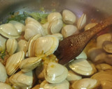 Foto del paso 4 de la receta: Almejas a la marinera