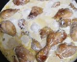Foto del paso 4 de la receta: Muslitos de pollo en crema de leche