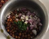 A picture of step 2 of Chana Mung Chat.
