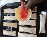 A picture of step 10 of Crunchy chicken filo cigars.