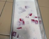 Foto langkah ke 4 dari resep Puding Kotak Stroberi.