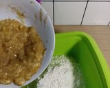 Foto langkah ke 4 dari resep Bolu Kukus Pisang Mekar (no mixer).
