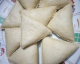 A picture of step 4 of Triangle cabbage pie.