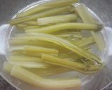 Foto del paso 1 de la receta: Bocaditos pencas de acelga