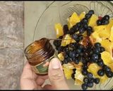 A picture of step 3 of Berry fruit chaat.