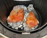 Foto del paso 5 de la receta: Reineta con tomate y mantequilla en Air Fryer☀️