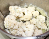 Foto del paso 2 de la receta: Crema de coliflor con uvas y almendras
