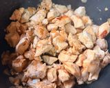 Foto del paso 1 de la receta Pollo y papas en salsa