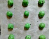 Foto langkah ke 3 dari resep Mint Choco Chips Cookie.