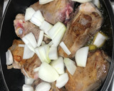 Foto del paso 4 de la receta: Paletilla de cordero al horno con cabeza de ajos y patata al horno