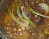รูปขั้นตอนการทำที่ 2 ของ ซุปสาคูไก่ฉีกใส่เห็ดตับเต่า