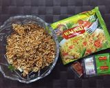 A picture of step 3 of Wai wai chaat.