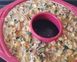 Foto del paso 4 de la receta: Tortilla de calabacín, al horno, rellena de salmón y queso