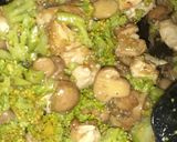 Foto del paso 3 de la receta: Salsa de champiñones light con brócoli 🥦🍄🍗
