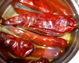 A picture of step 1 of Chatpati tamatar chutney.