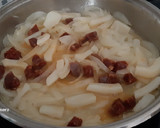 Foto del paso 6 de la receta: Garbanzos encebollados con calamar y chorizo