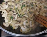 Foto del paso 2 de la receta: Macarrones con gambas y champiñones