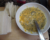Foto del paso 1 de la receta: Sándwich triple calentito con tortilla de cebollinos