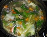 Foto langkah ke 6 dari resep Sayur sop ayam/sapi ala keluarga.