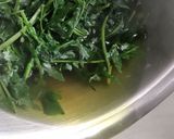 Foto del paso 4 de la receta Hierbas silvestres salteadas (roselles, llicsons i camarotges)