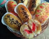 Foto langkah ke 7 dari resep Roti Manis isi coklat dan strawberry.