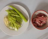 รูปขั้นตอนการทำที่ 1 ของ "หมูสับผัดพริกอ่อน" Stir Fried Minced Pork with Peppers