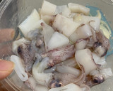 Foto langkah ke 1 dari resep 75. Cumi Asam Manis Super Simple.