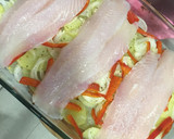 Foto del paso 4 de la receta: Panga al horno con patatas panaderas, pimiento rojo y cebolla