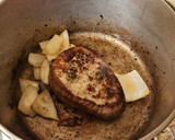 Foto del paso 3 de la receta: Cuete mechado en gravy