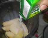 A picture of step 2 of Apple Banana shake.