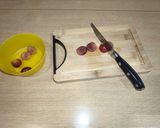 Foto del paso 2 de la receta: Pechuga de pavo con vino blanco, pasas y uva