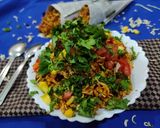 A picture of step 3 of Maggi Bhel.