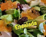 Foto del paso 3 de la receta: Ensalada de canónigos con aguacate, queso fresco y mermelada de naranja