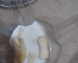 A picture of step 1 of Banana shake.