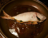 Foto del paso 13 de la receta: Breca frita con adobo de ajo y perejil
